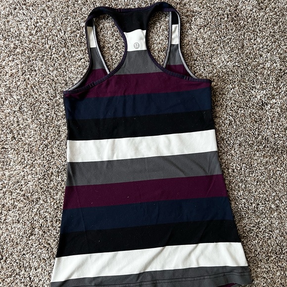 Lululemon lot, a tank and two sports bras, size XS - Picture 6 of 6